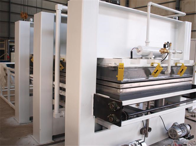 What are the characteristics of automatic laminating machine equipment?